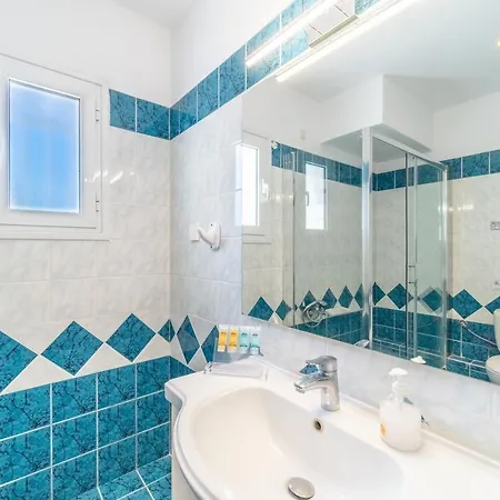 St Nicholas B10beach Superior One I Апартаменты